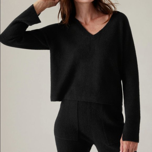 Athleta Sweaters - ATHLETA Felicity Cozy V-neck Sweater in Black Size XS